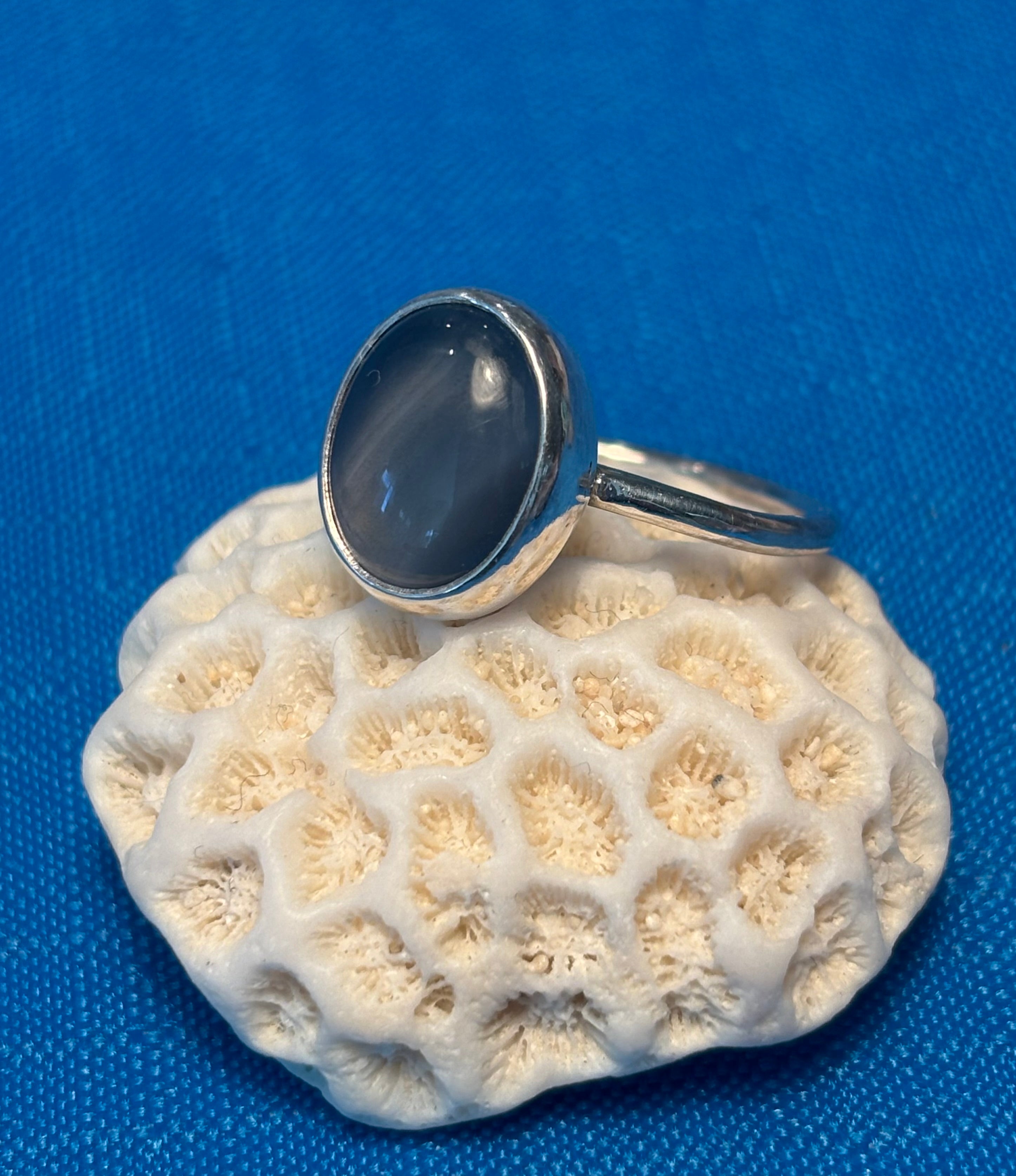 STERLING SILVER & BLUE CAT EYE RING